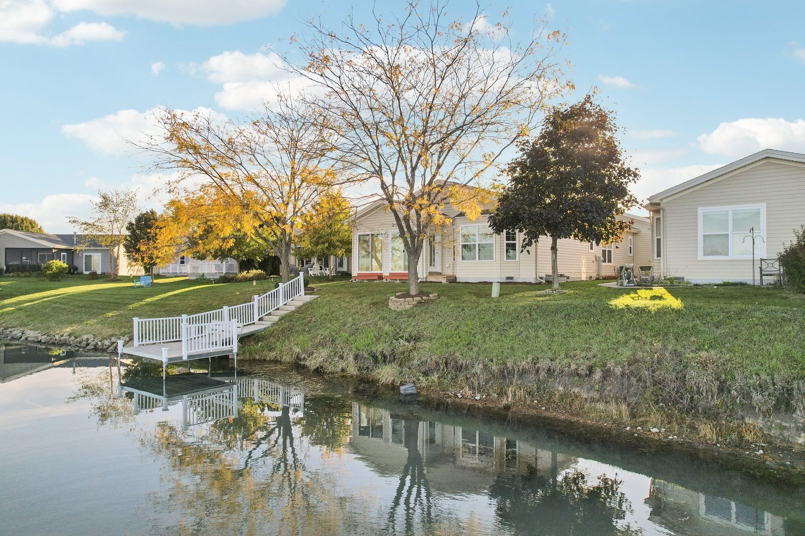 328 Legacy Court, Grayslake, IL 60030