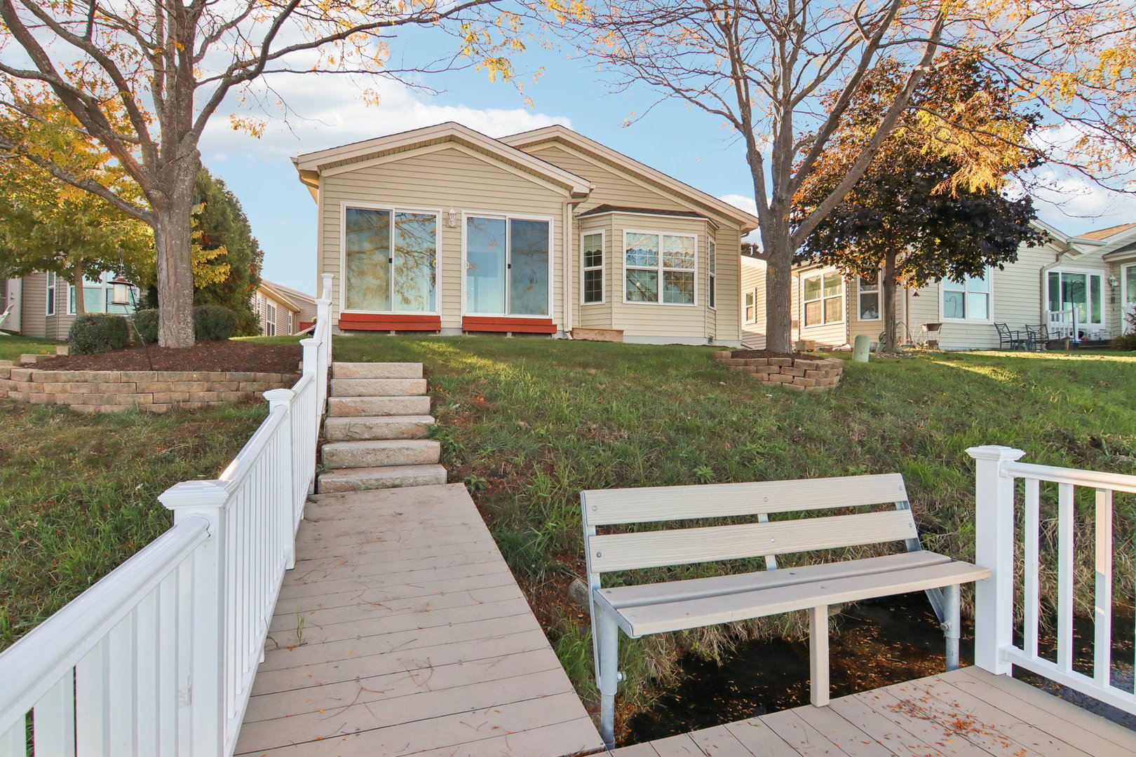 328 Legacy Court, Grayslake, IL 60030