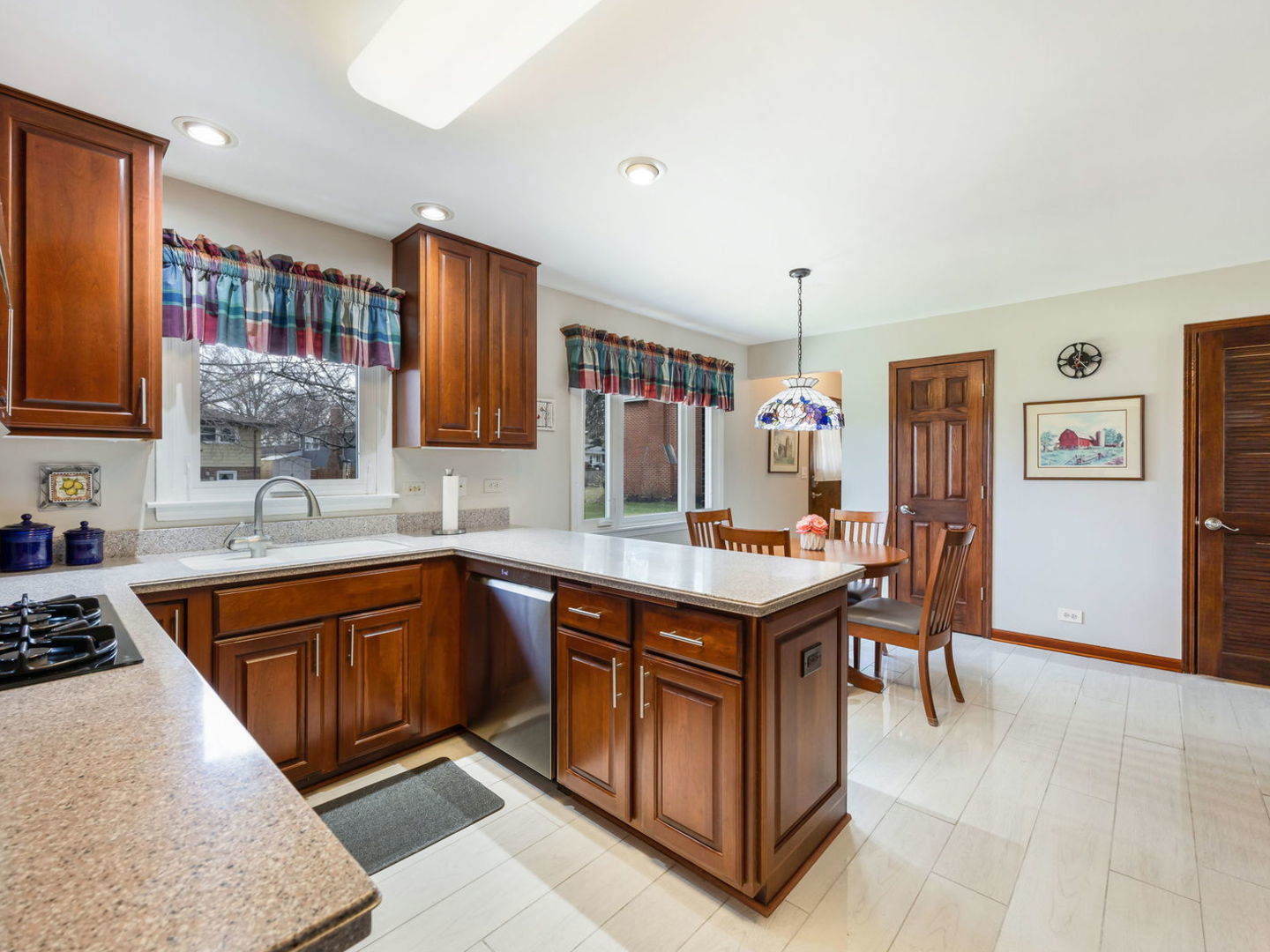 1407 Wesley Court, Westmont, IL 60559