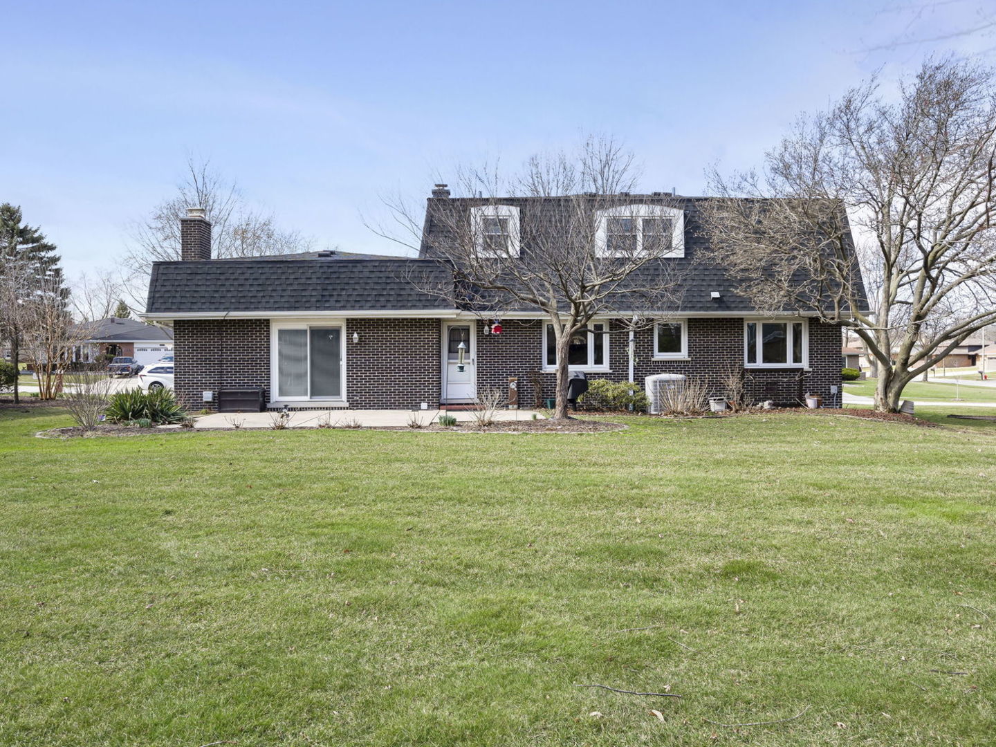 1407 Wesley Court, Westmont, IL 60559