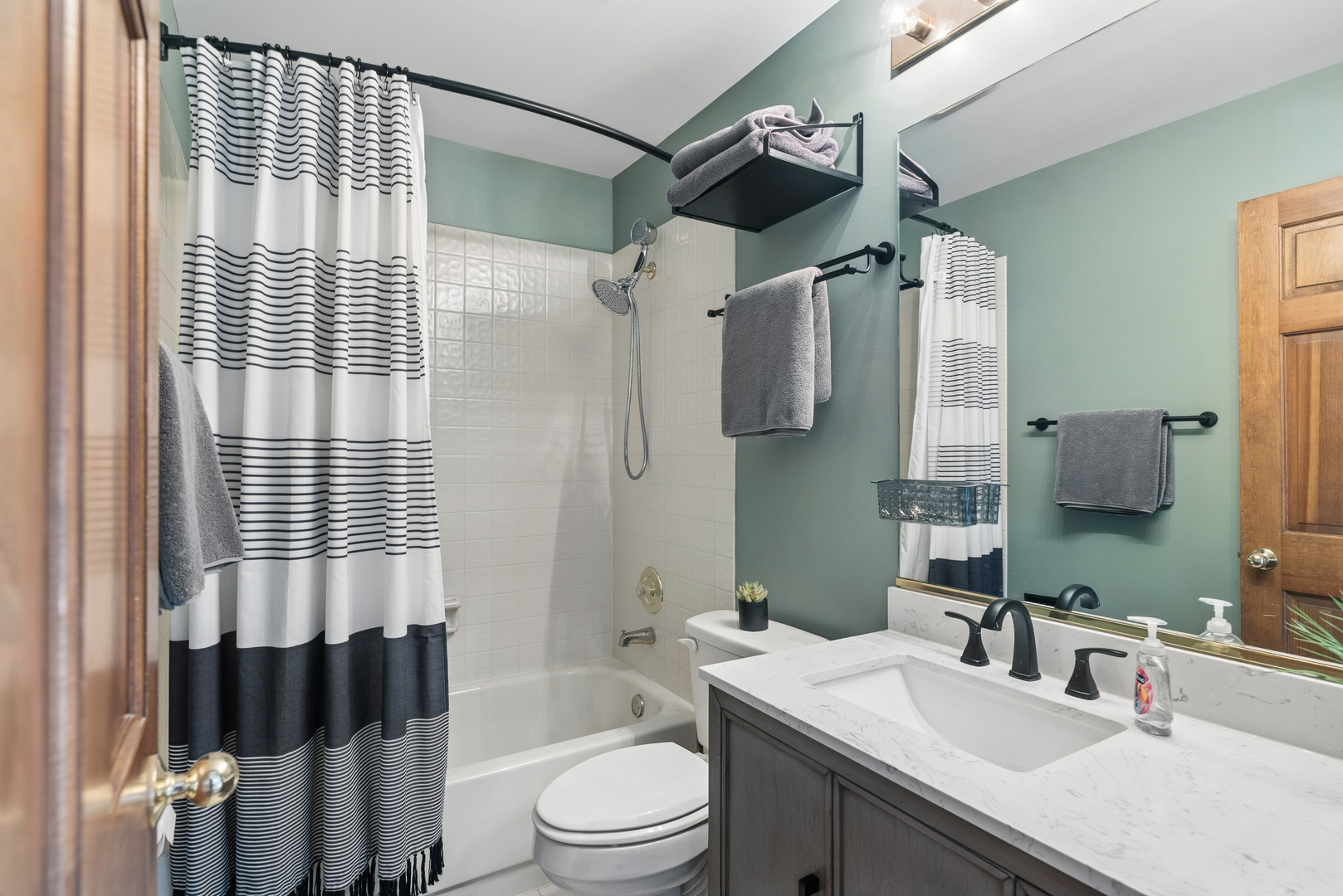 36143 N Springbrook Lane, Gurnee, IL 60031