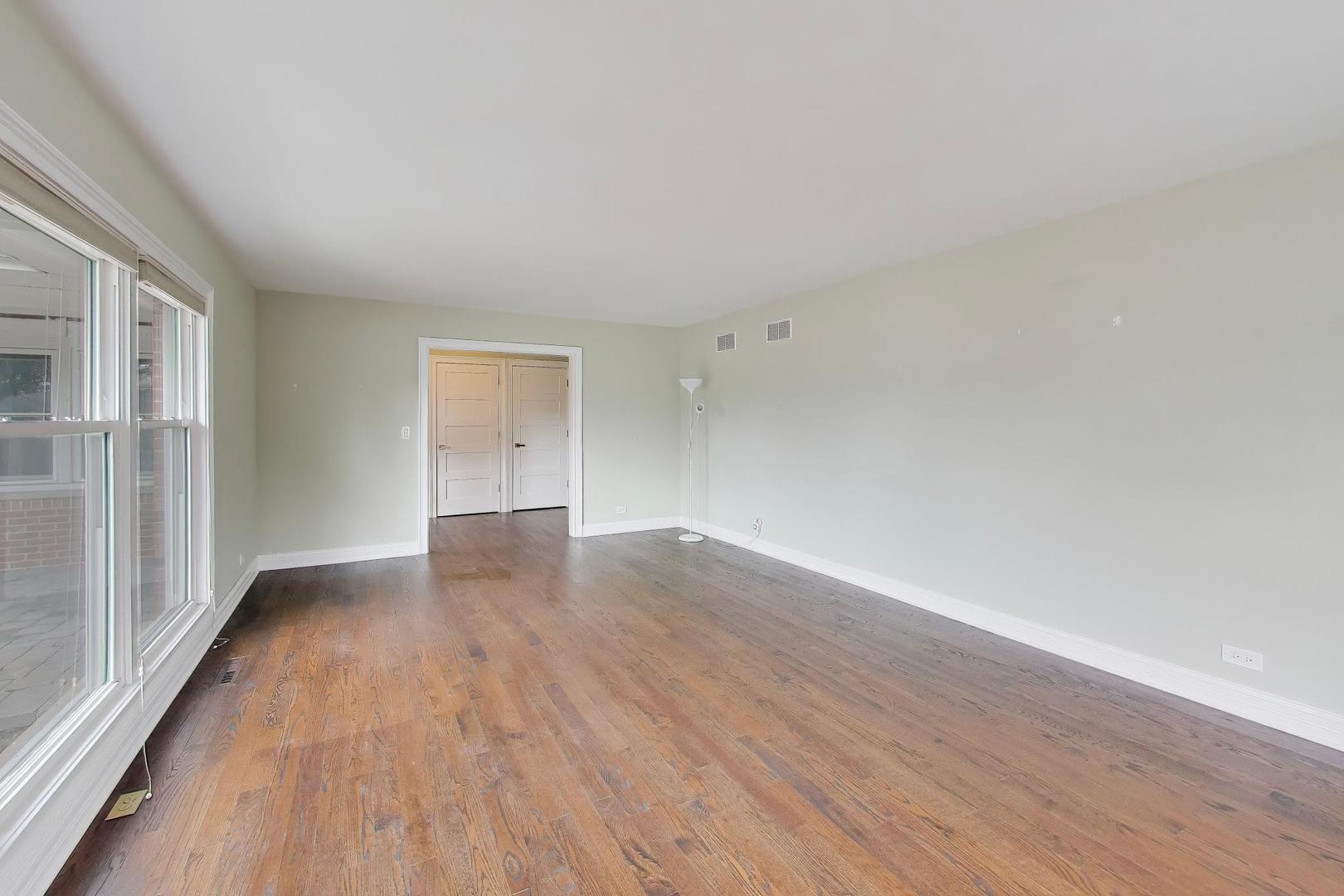 626 N Haddow Avenue, Arlington Heights, IL 60004