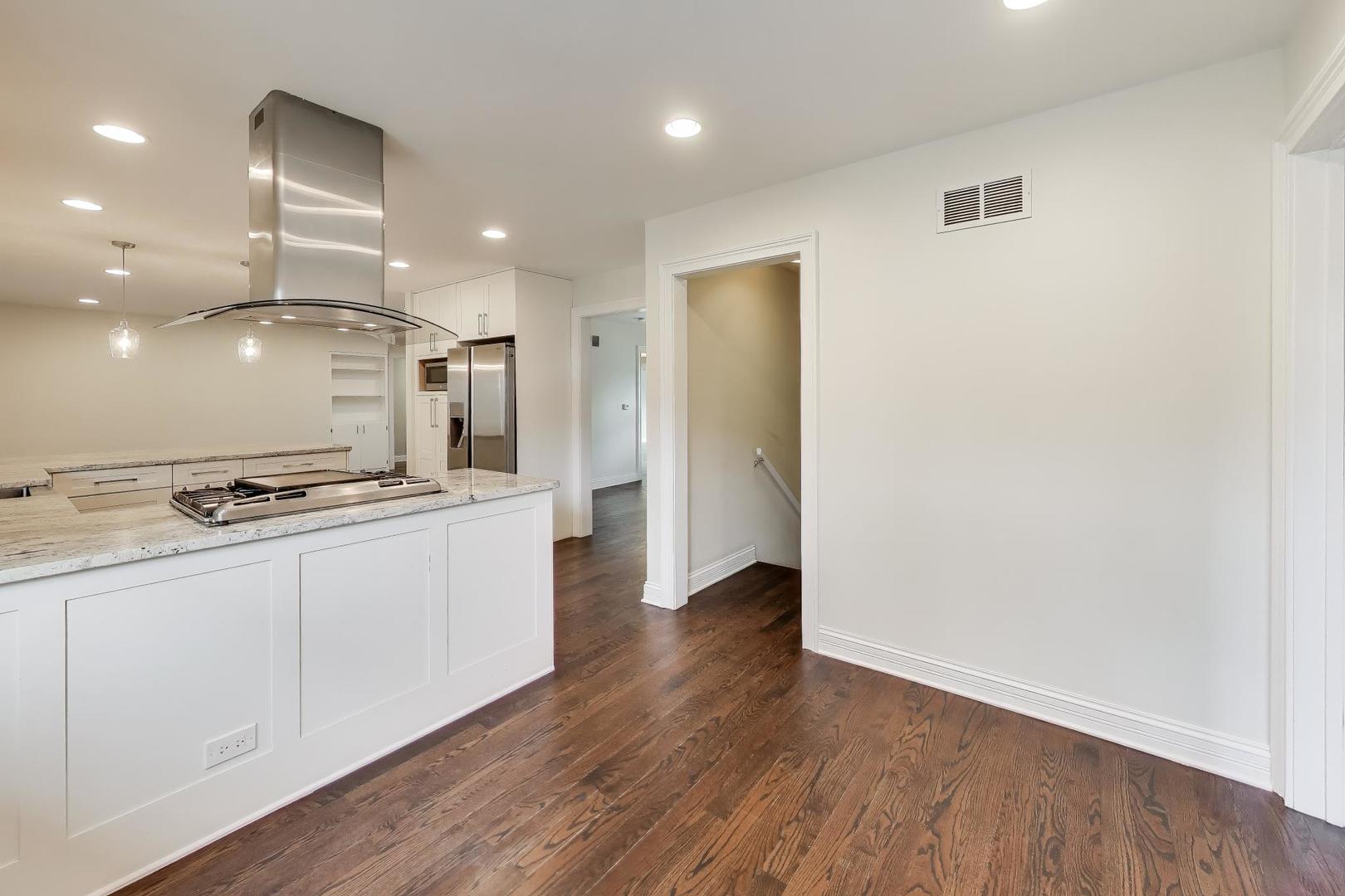 626 N Haddow Avenue, Arlington Heights, IL 60004