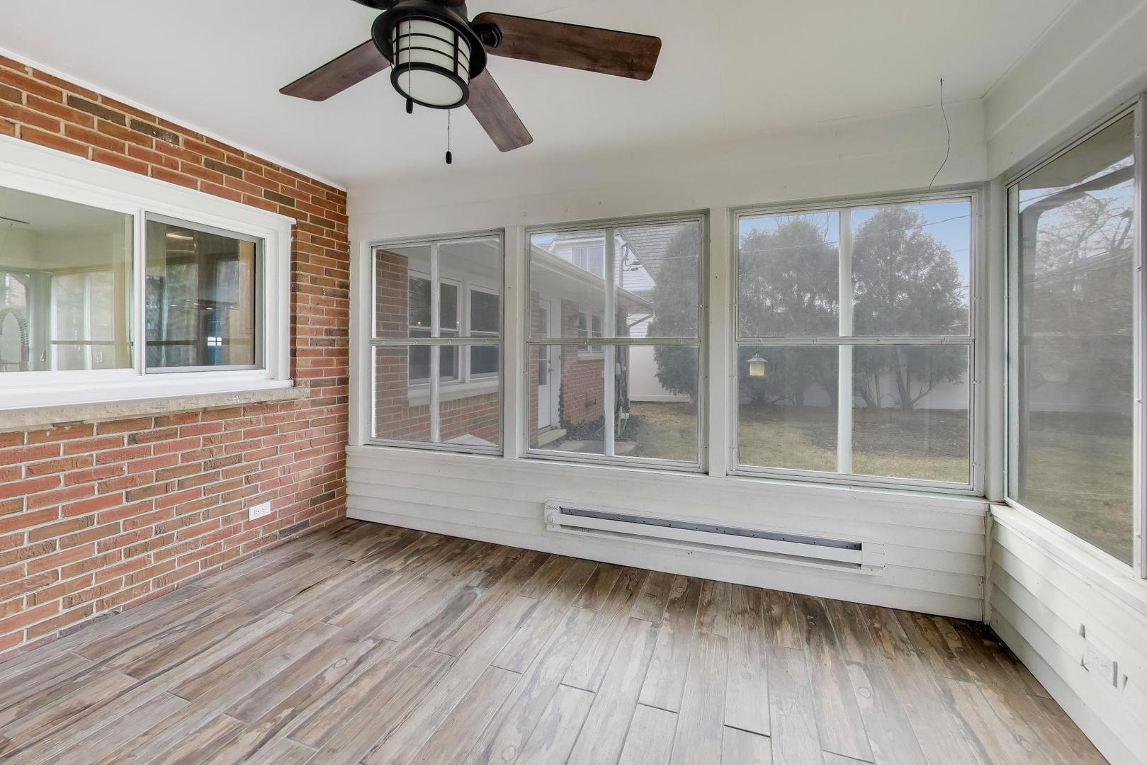 626 N Haddow Avenue, Arlington Heights, IL 60004