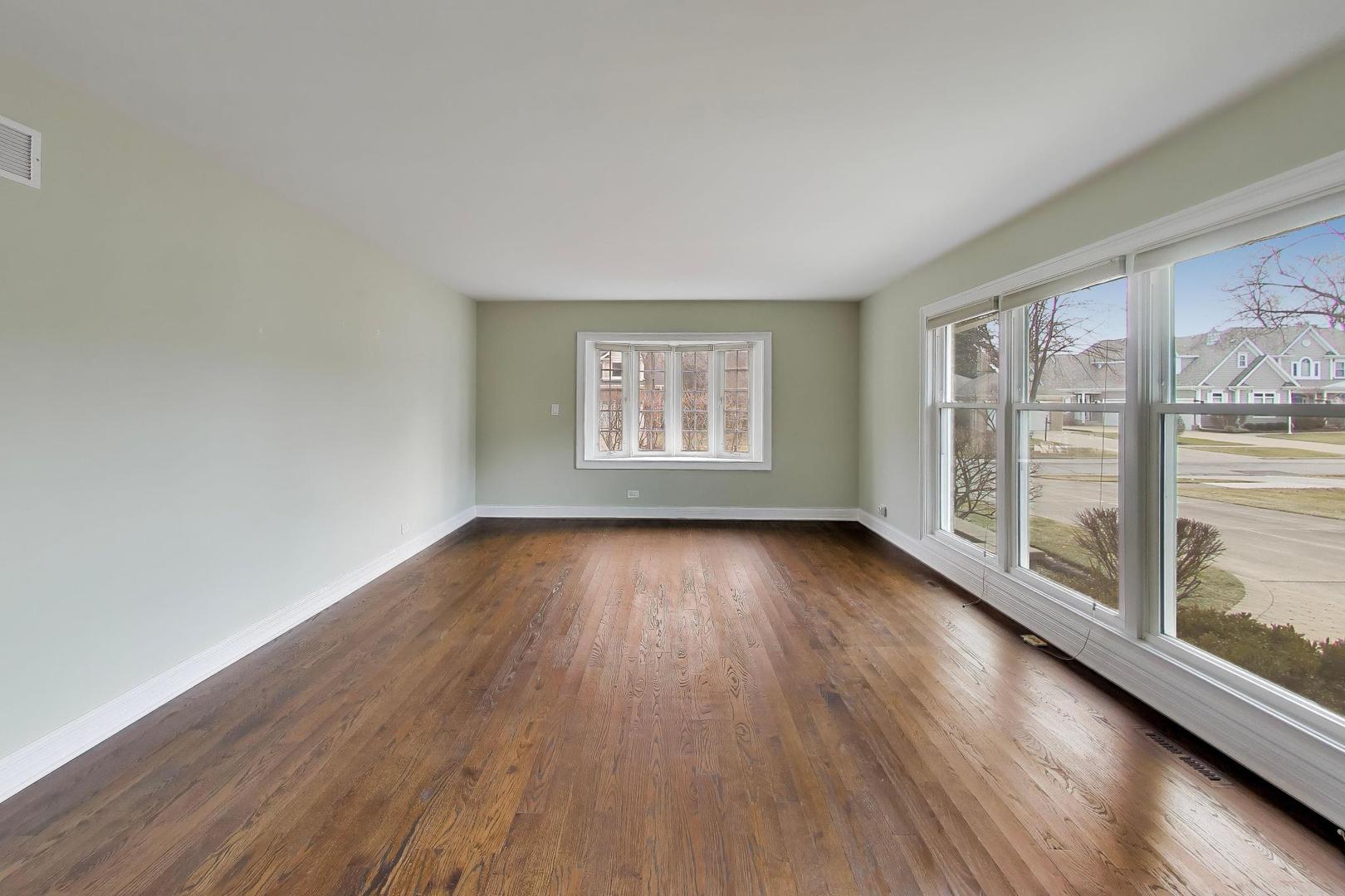 626 N Haddow Avenue, Arlington Heights, IL 60004