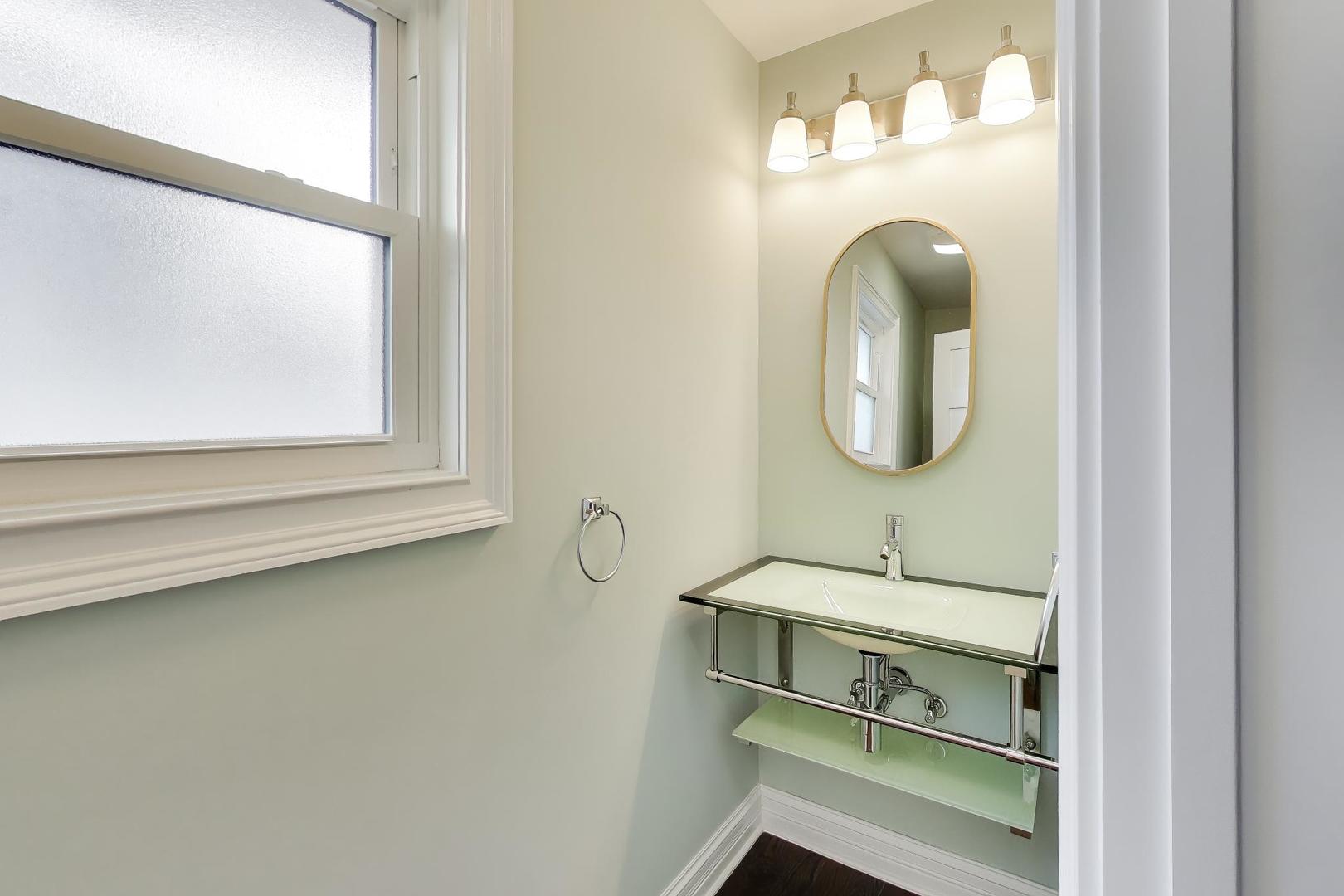 626 N Haddow Avenue, Arlington Heights, IL 60004