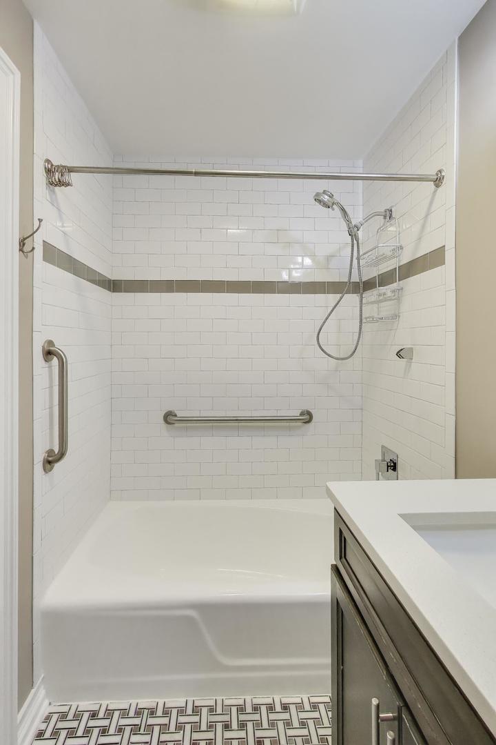 626 N Haddow Avenue, Arlington Heights, IL 60004