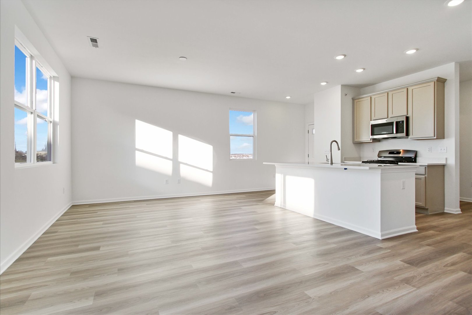 306 Kingsport Drive, South Elgin, IL 60177