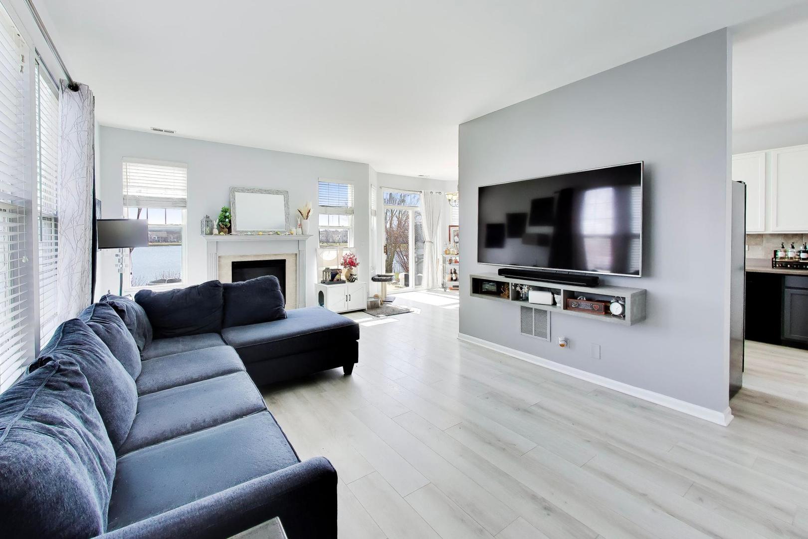 1961 Cobblestone Drive, Carpentersville, IL 60110