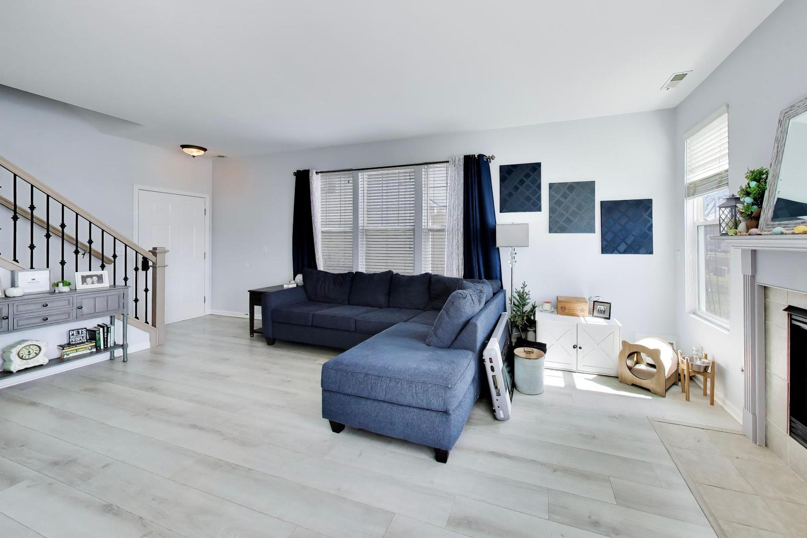 1961 Cobblestone Drive, Carpentersville, IL 60110