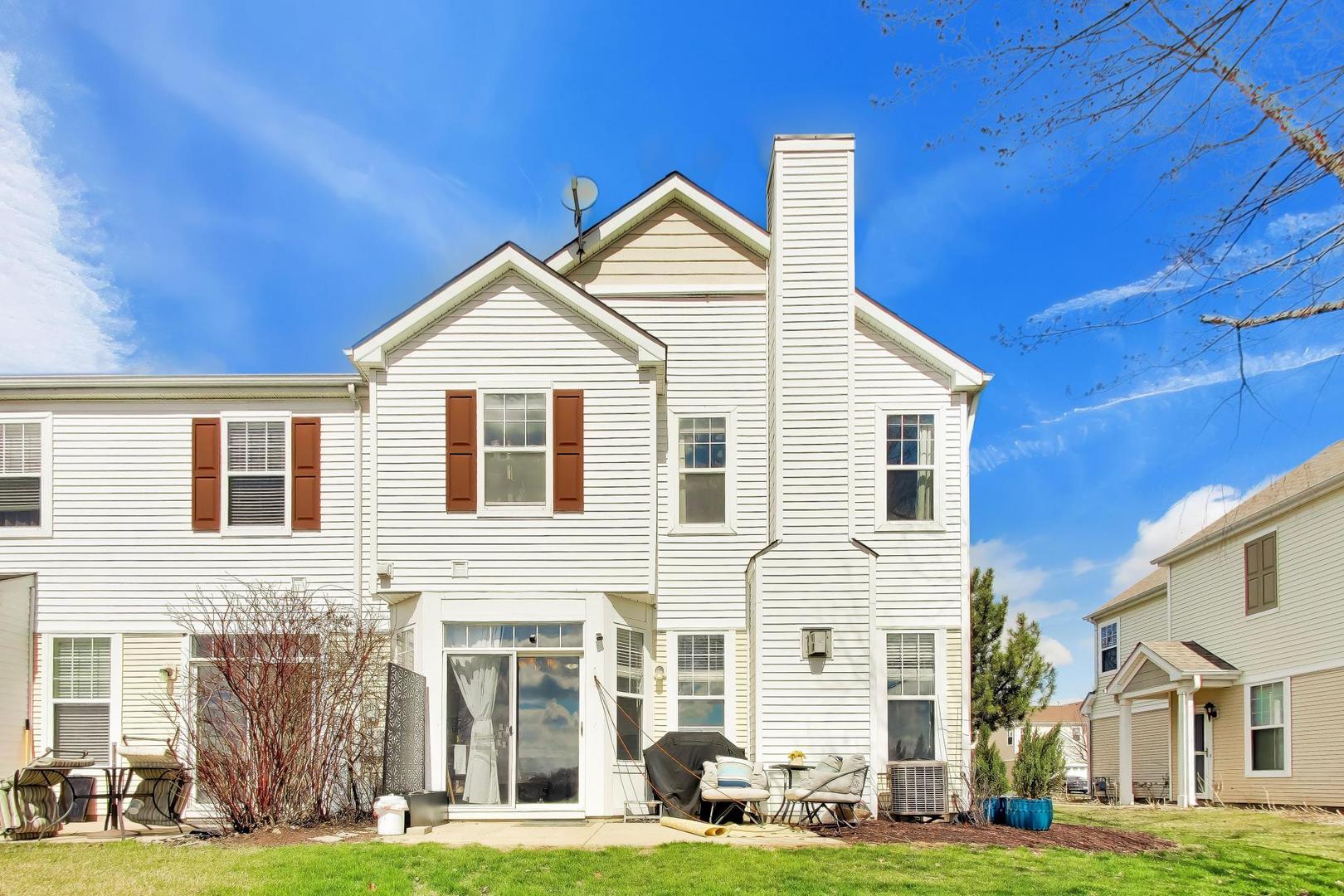 1961 Cobblestone Drive, Carpentersville, IL 60110