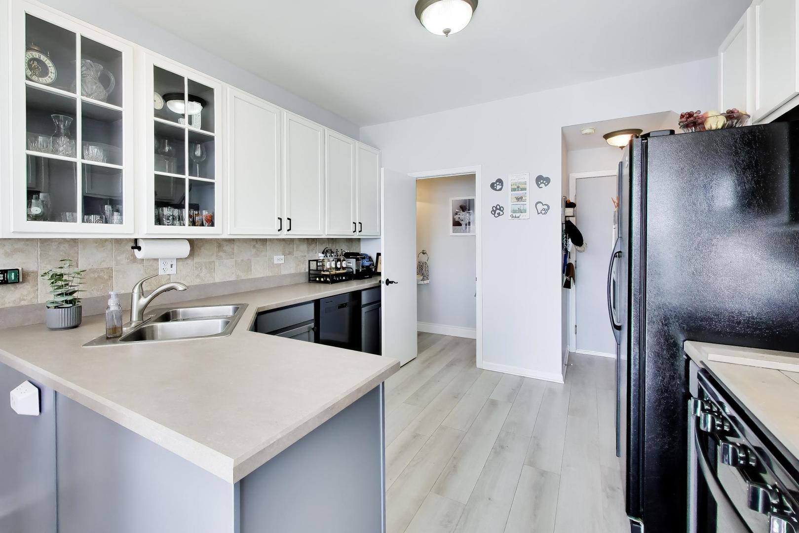 1961 Cobblestone Drive, Carpentersville, IL 60110