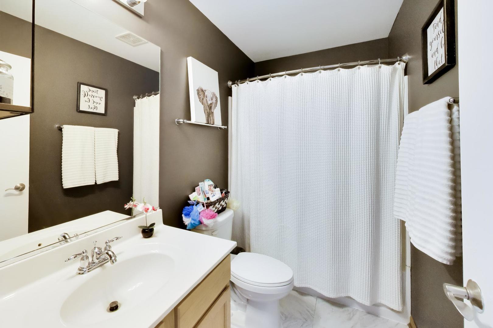 1961 Cobblestone Drive, Carpentersville, IL 60110