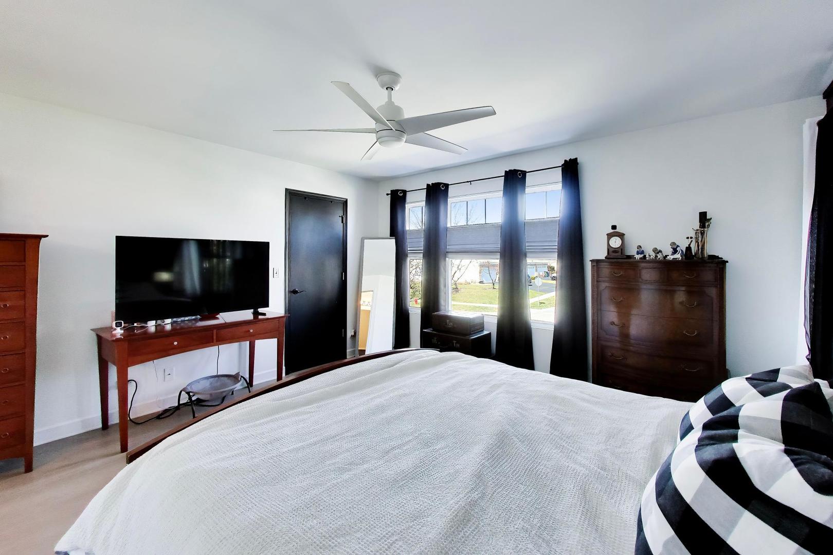 1961 Cobblestone Drive, Carpentersville, IL 60110