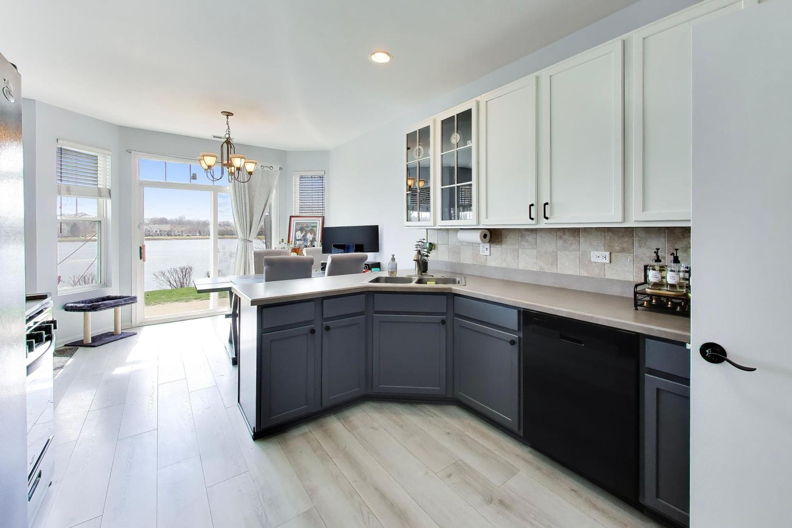 1961 Cobblestone Drive, Carpentersville, IL 60110