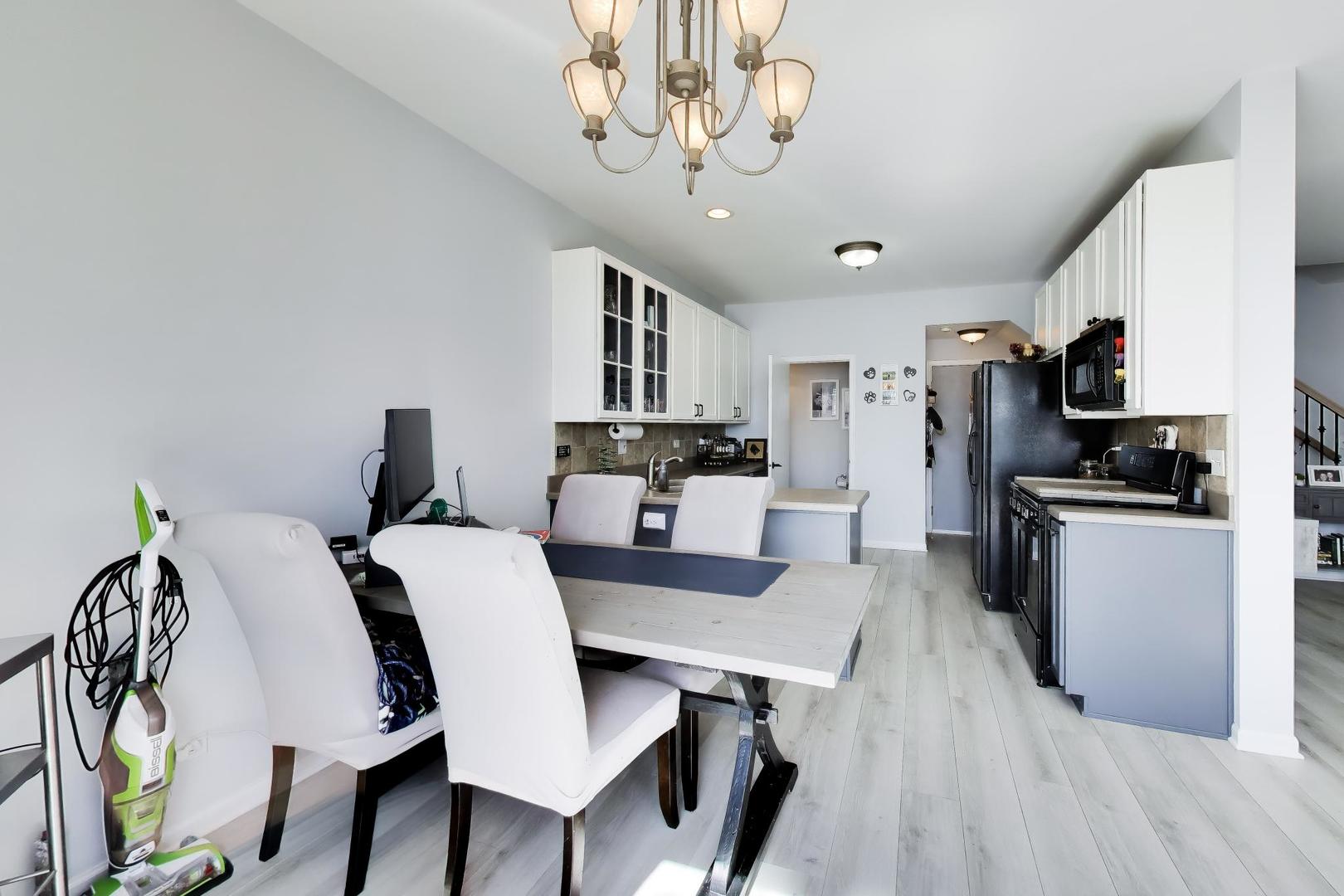 1961 Cobblestone Drive, Carpentersville, IL 60110