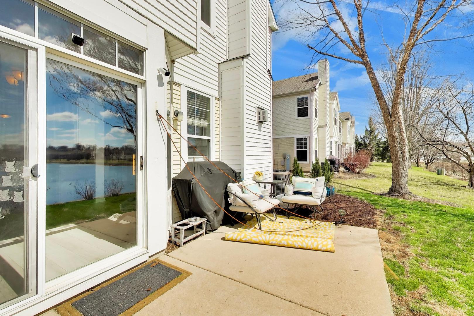 1961 Cobblestone Drive, Carpentersville, IL 60110