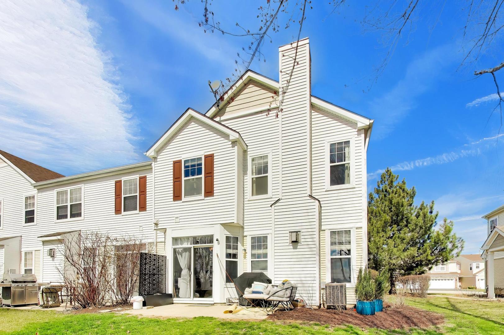 1961 Cobblestone Drive, Carpentersville, IL 60110