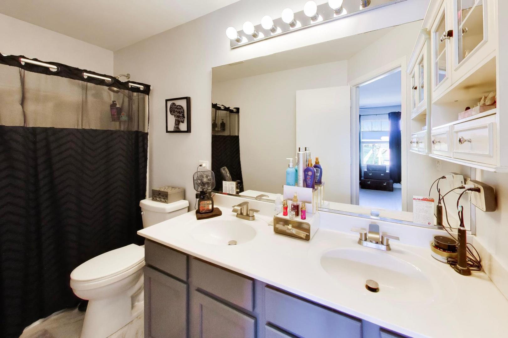 1961 Cobblestone Drive, Carpentersville, IL 60110