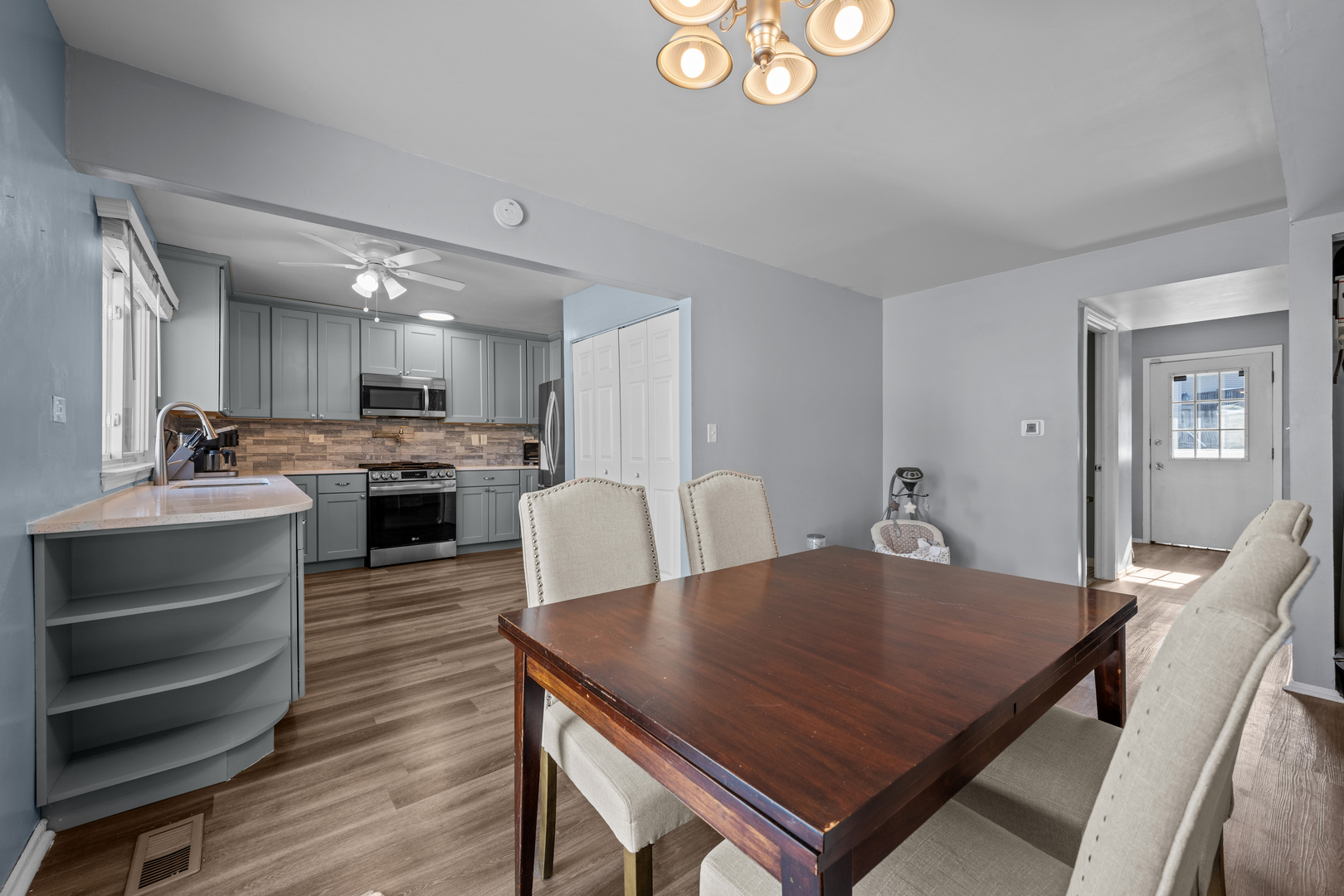 29W358 Crabtree Lane, Warrenville, IL 60555