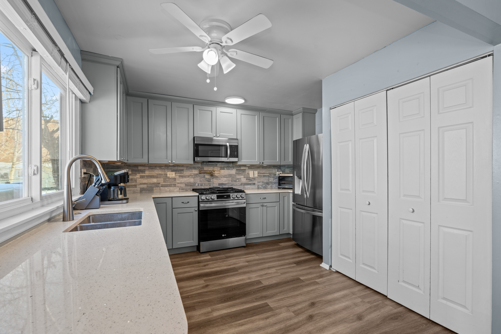 29W358 Crabtree Lane, Warrenville, IL 60555