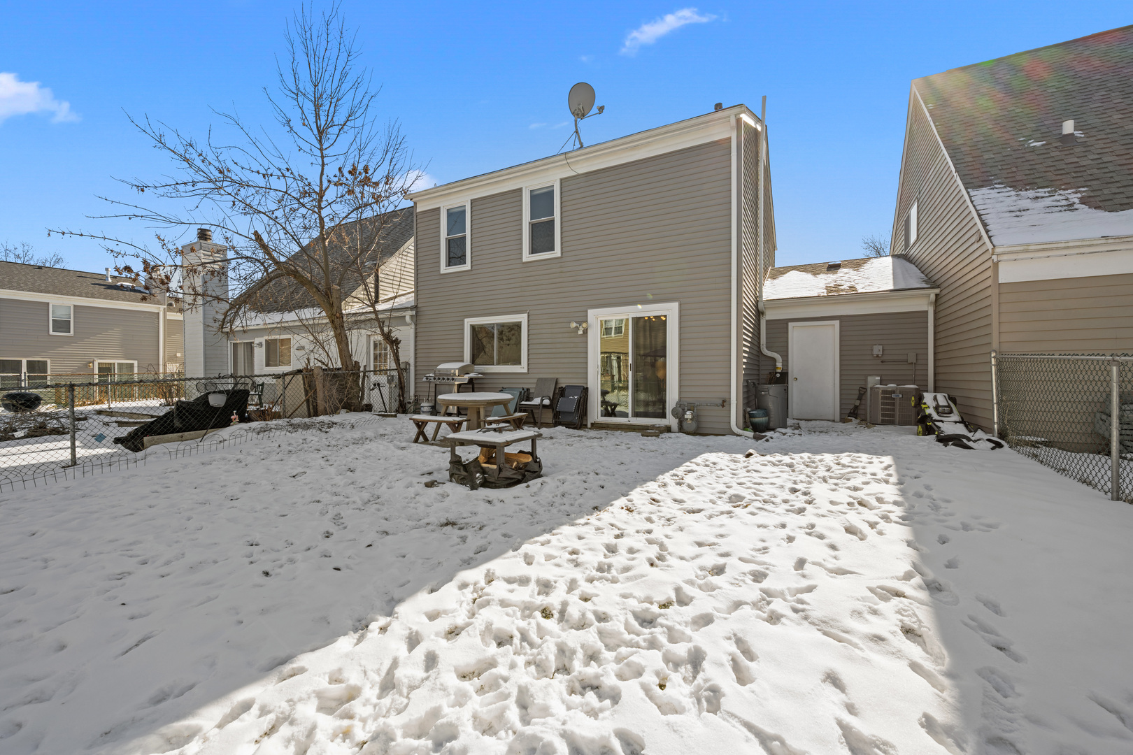 29W358 Crabtree Lane, Warrenville, IL 60555