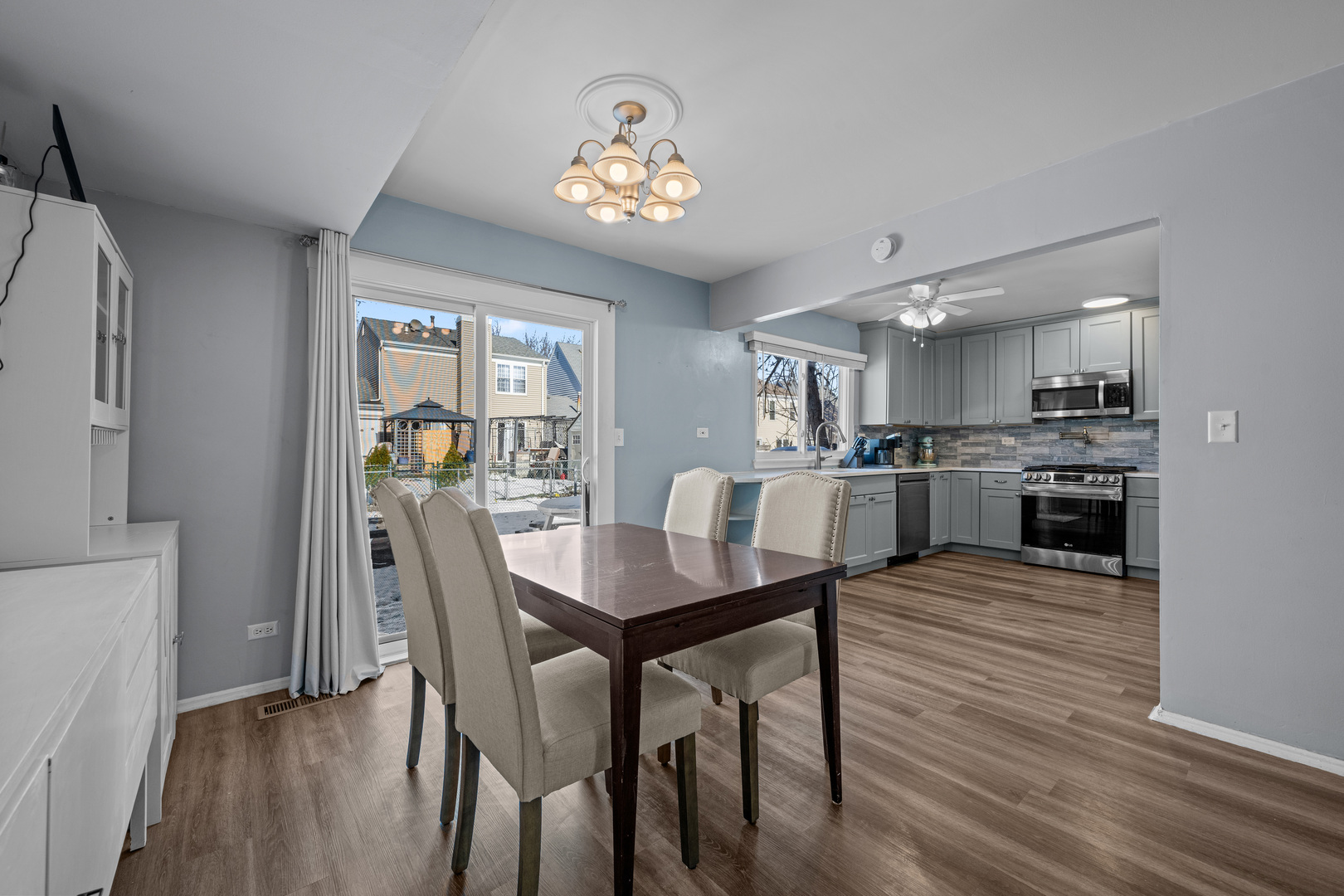 29W358 Crabtree Lane, Warrenville, IL 60555