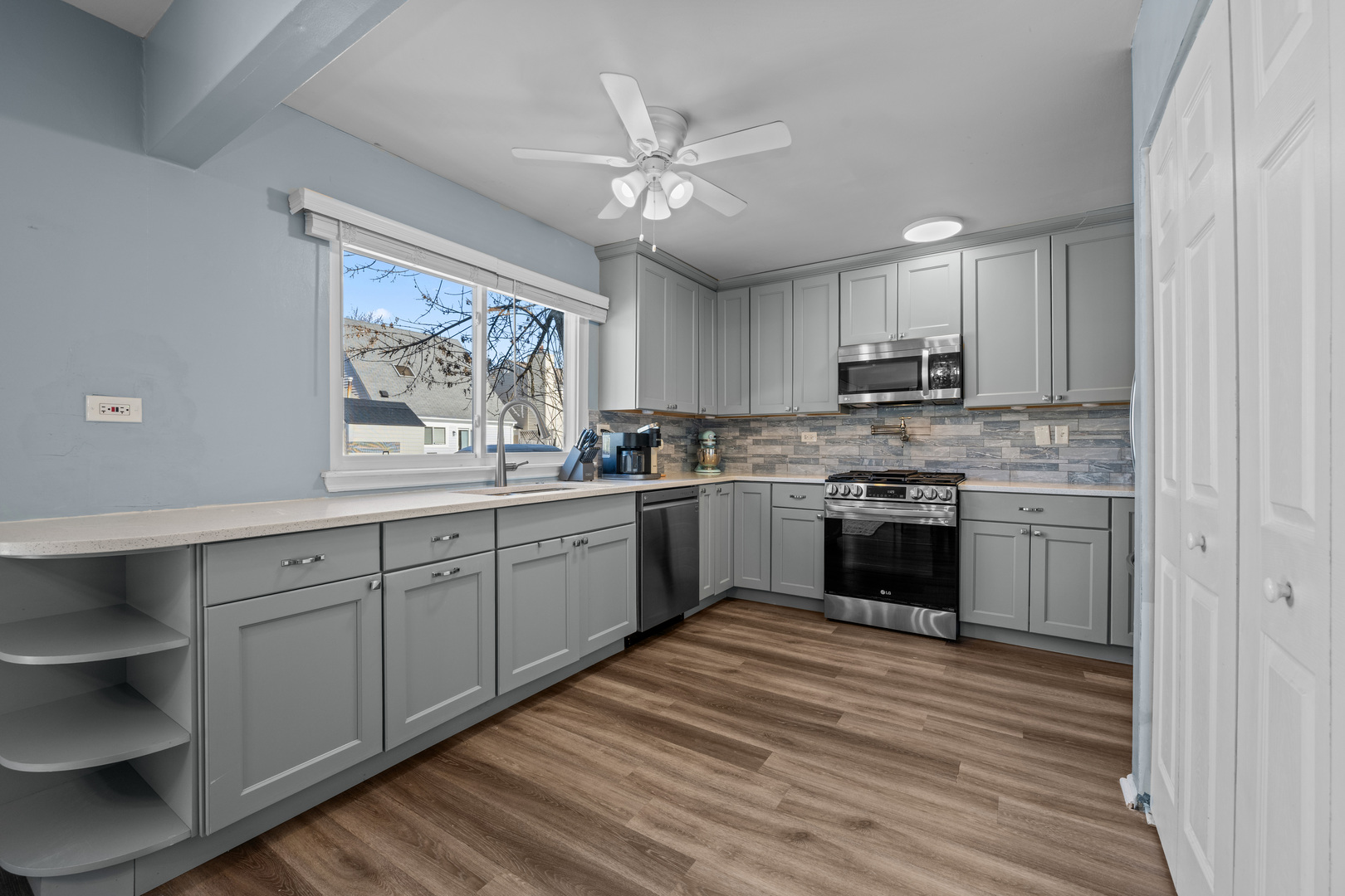 29W358 Crabtree Lane, Warrenville, IL 60555