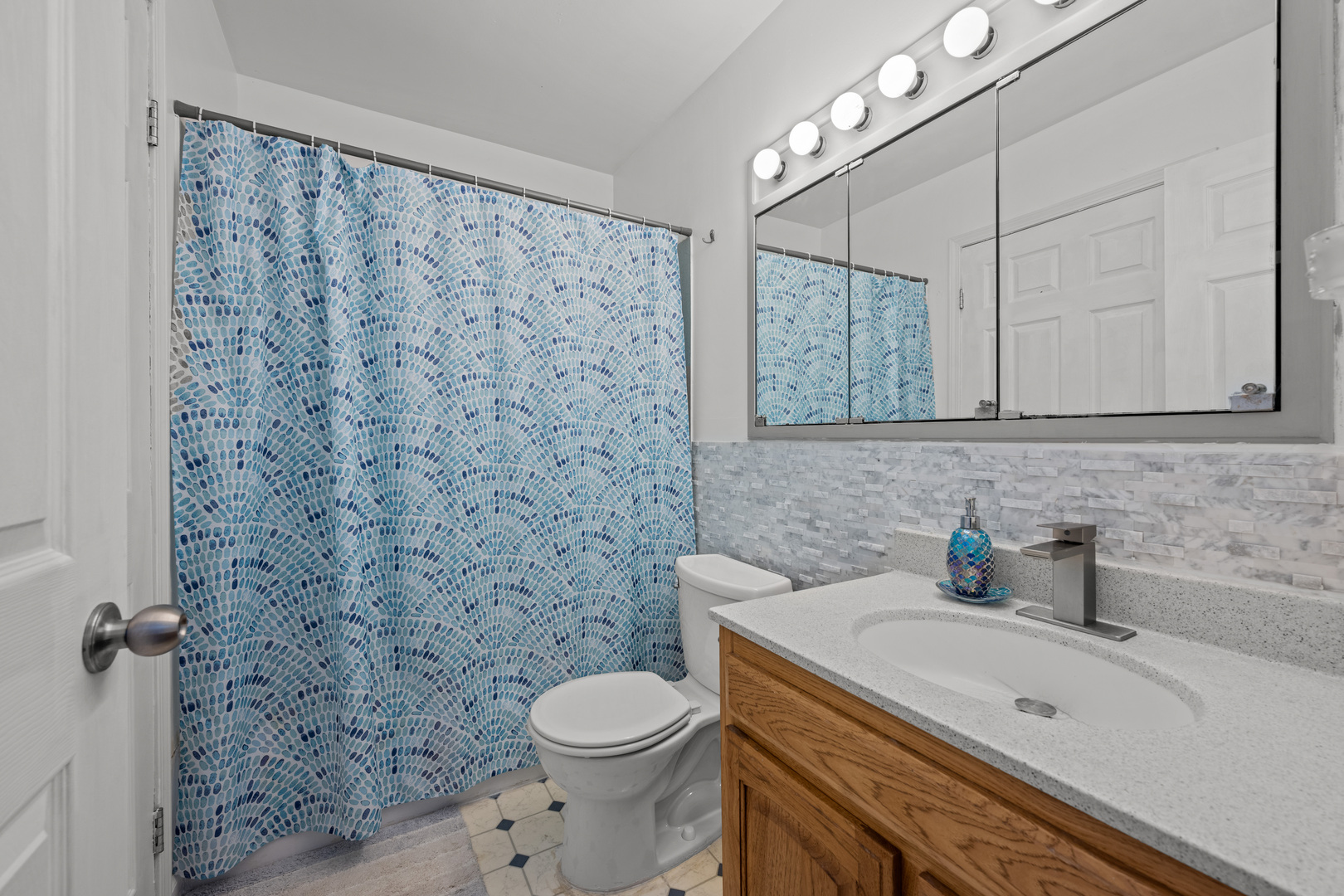 29W358 Crabtree Lane, Warrenville, IL 60555