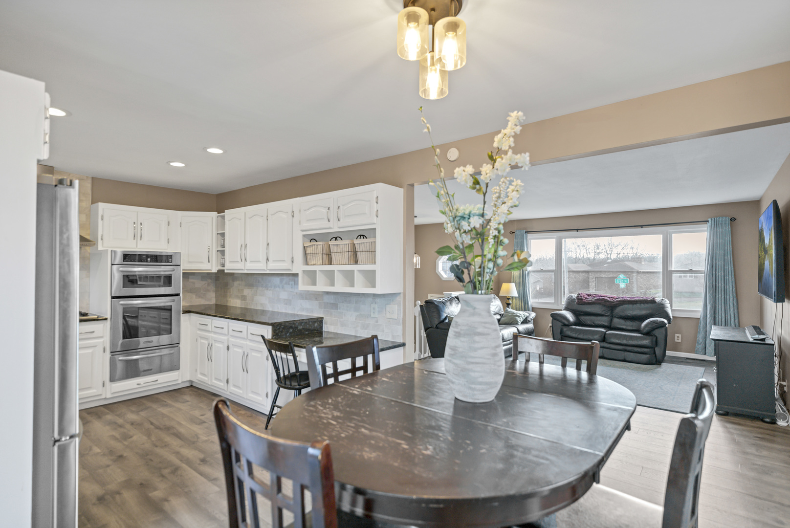 103 Fir Street, Lake In The Hills, IL 60156