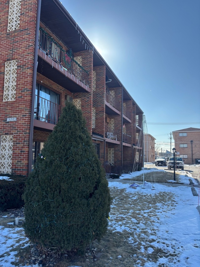 6323 W 64th Place #1D, Chicago, IL 60638