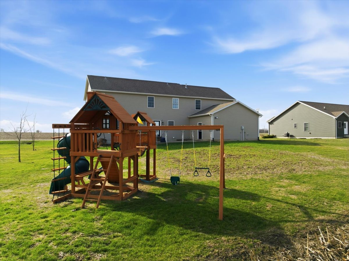 1101 N Pine Street, El Paso, IL 61738