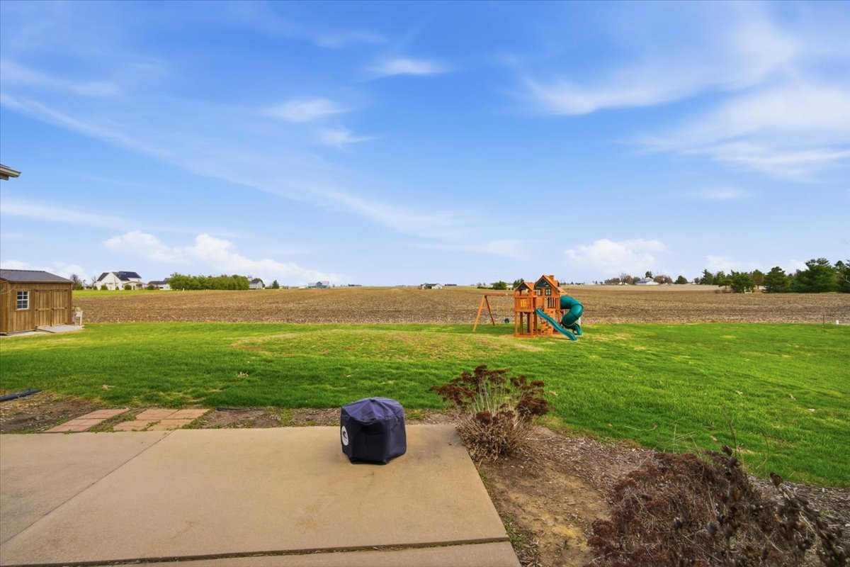 1101 N Pine Street, El Paso, IL 61738