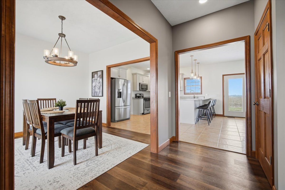 1101 N Pine Street, El Paso, IL 61738