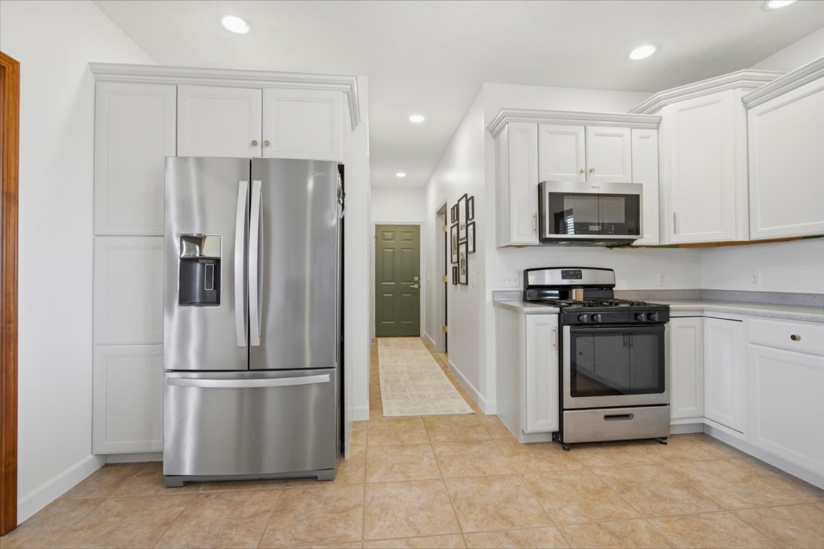 1101 N Pine Street, El Paso, IL 61738