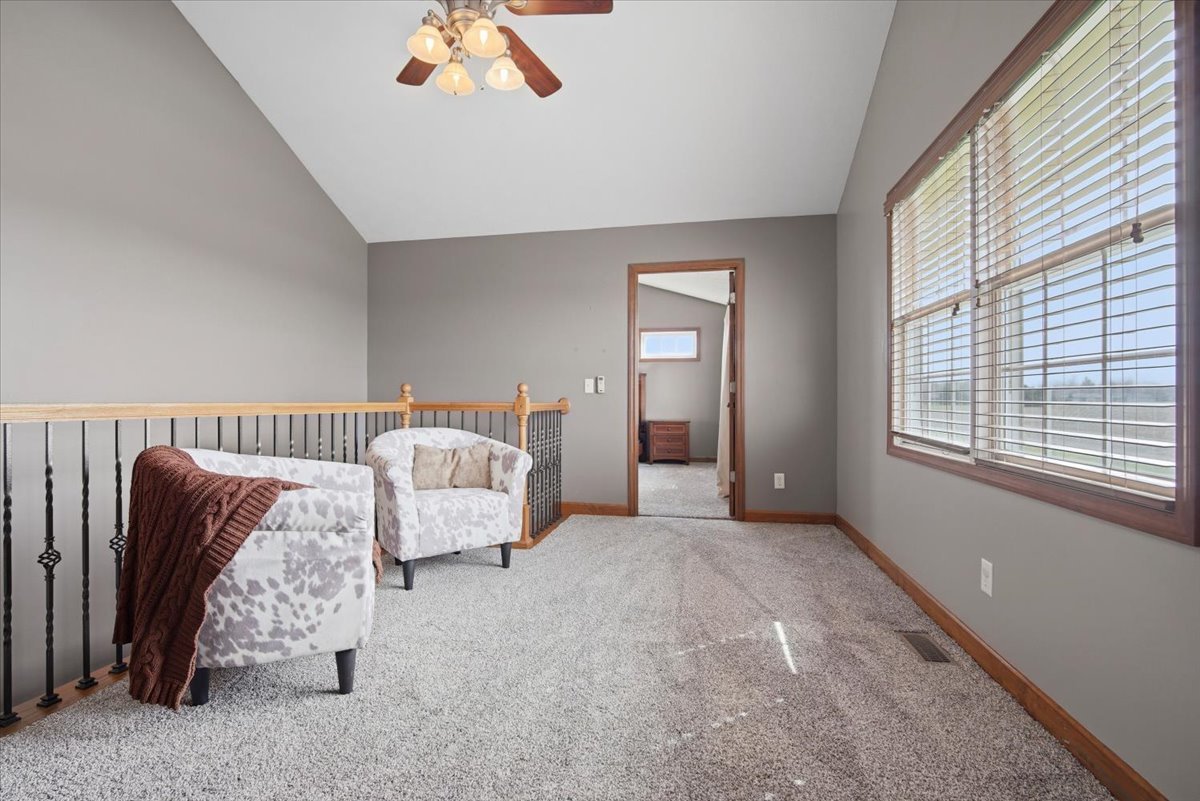 1101 N Pine Street, El Paso, IL 61738