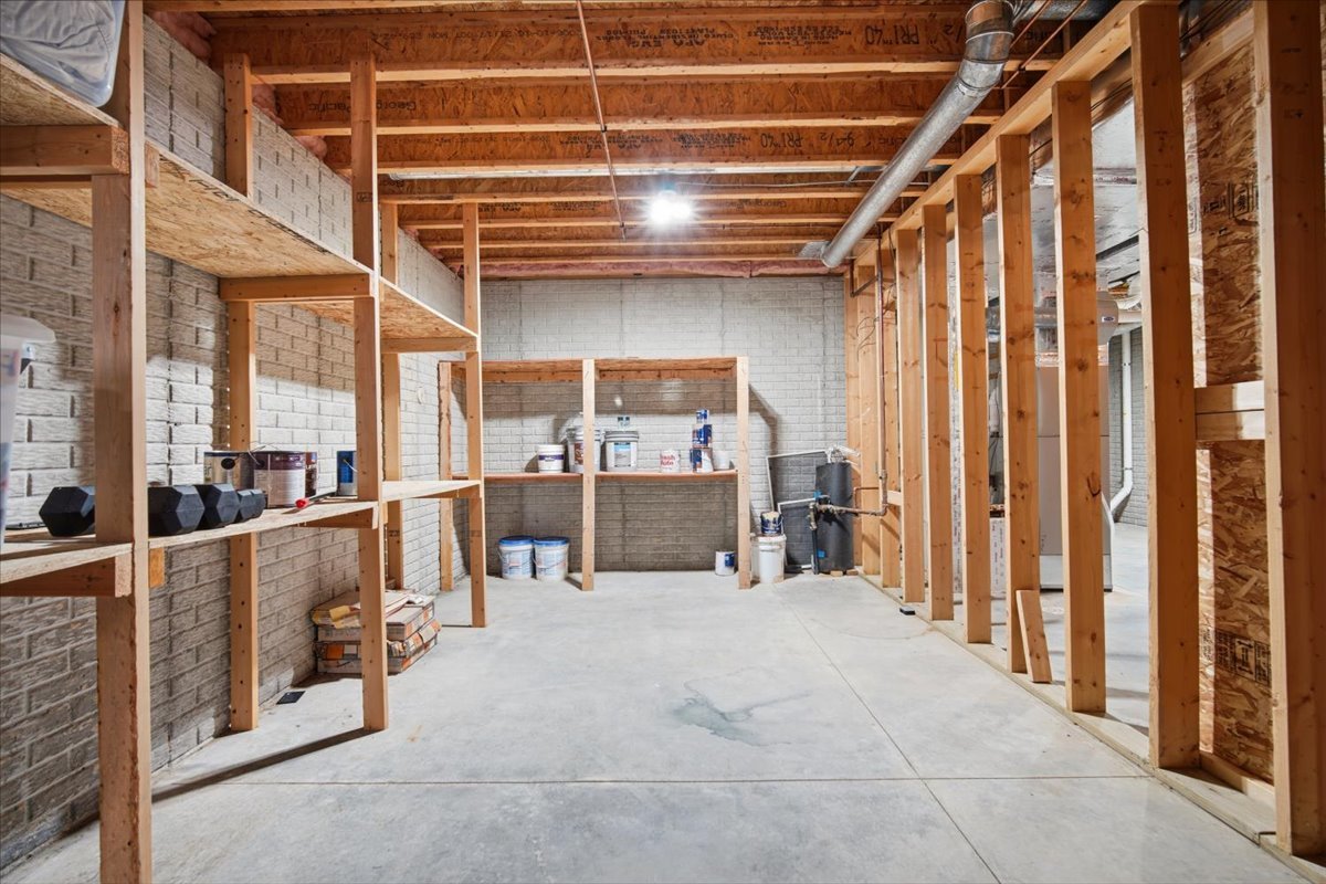 1101 N Pine Street, El Paso, IL 61738