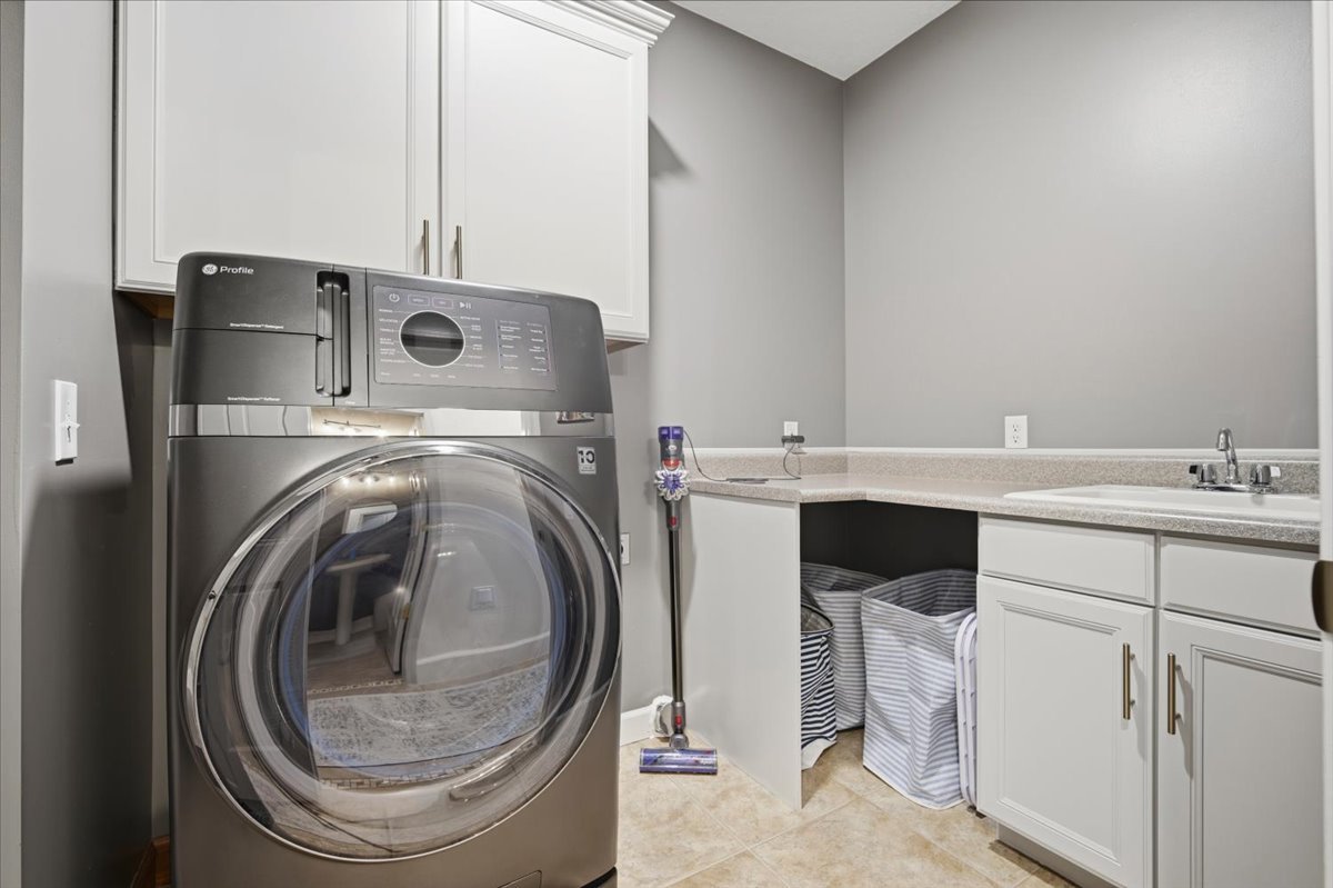 1101 N Pine Street, El Paso, IL 61738