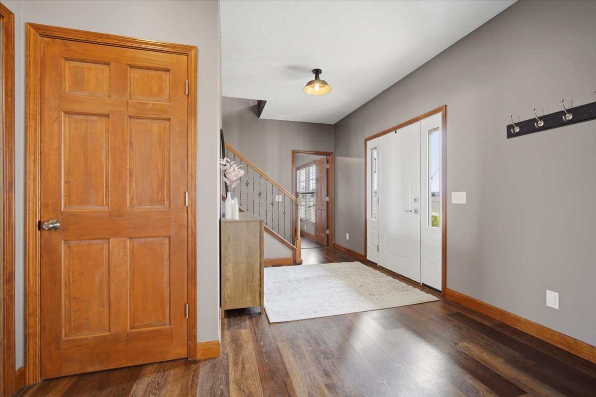 1101 N Pine Street, El Paso, IL 61738