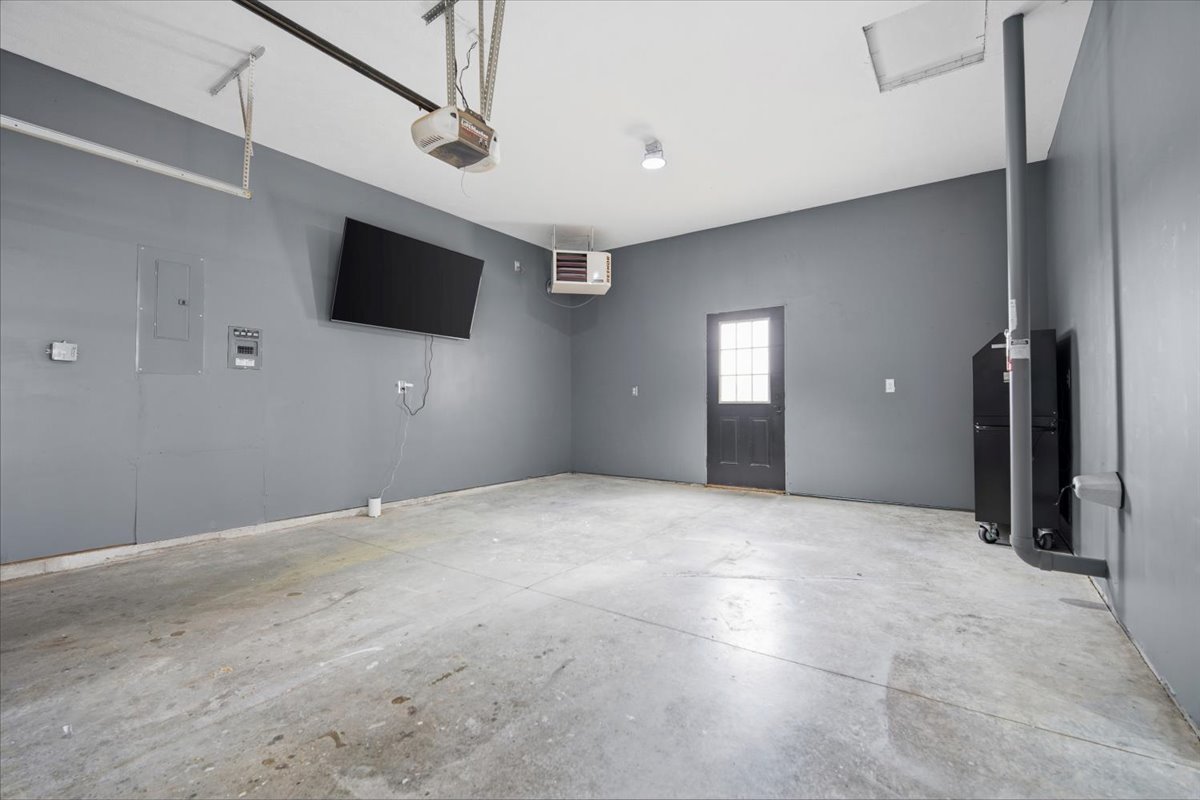 1101 N Pine Street, El Paso, IL 61738