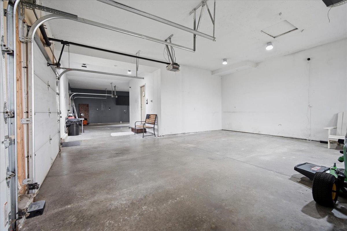 1101 N Pine Street, El Paso, IL 61738