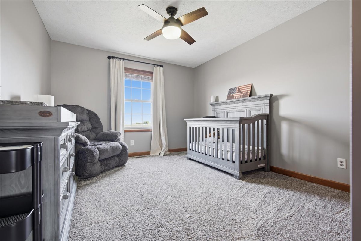 1101 N Pine Street, El Paso, IL 61738