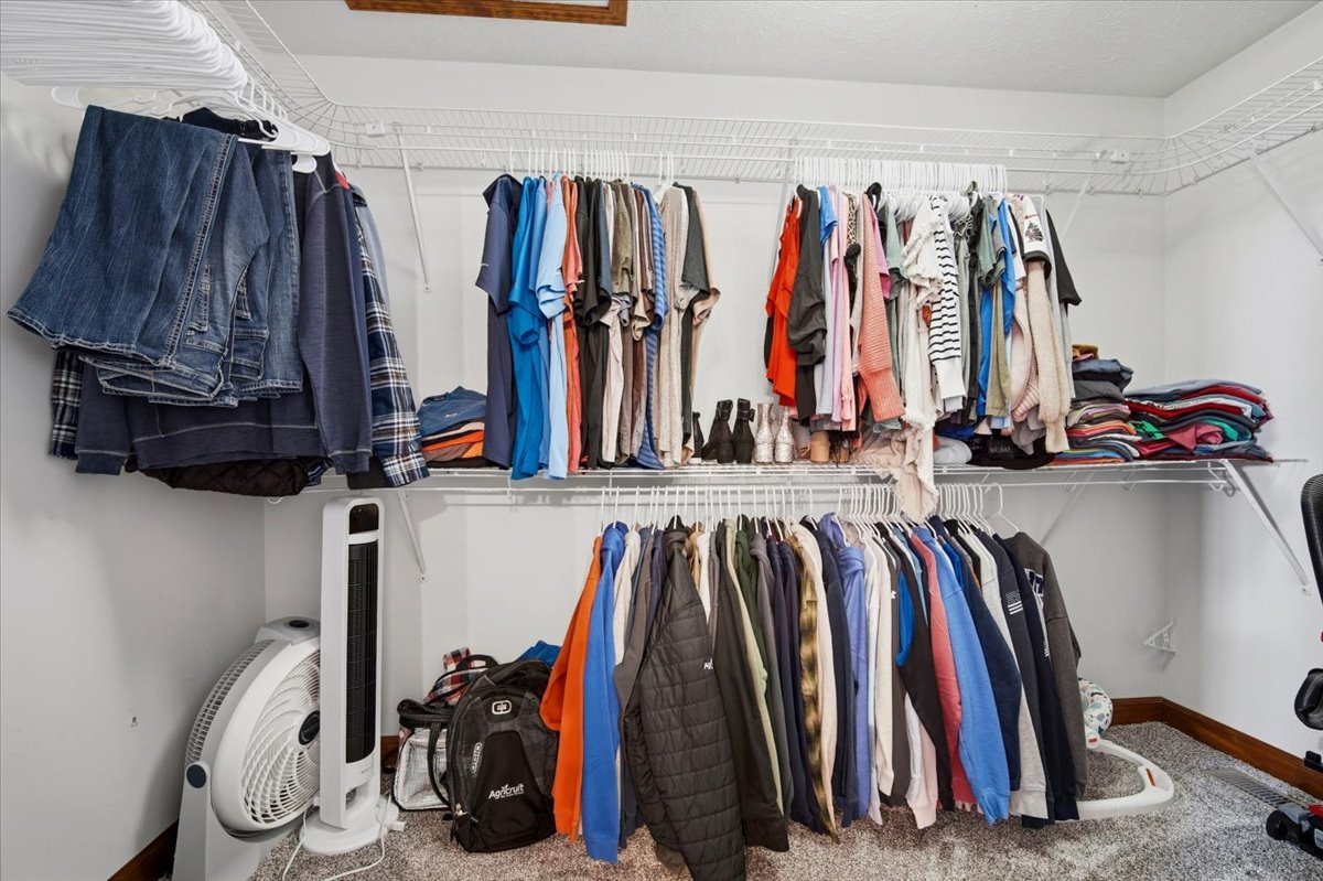 1101 N Pine Street, El Paso, IL 61738