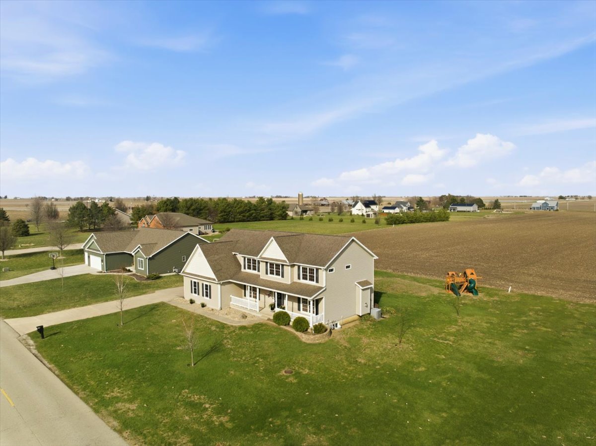 1101 N Pine Street, El Paso, IL 61738