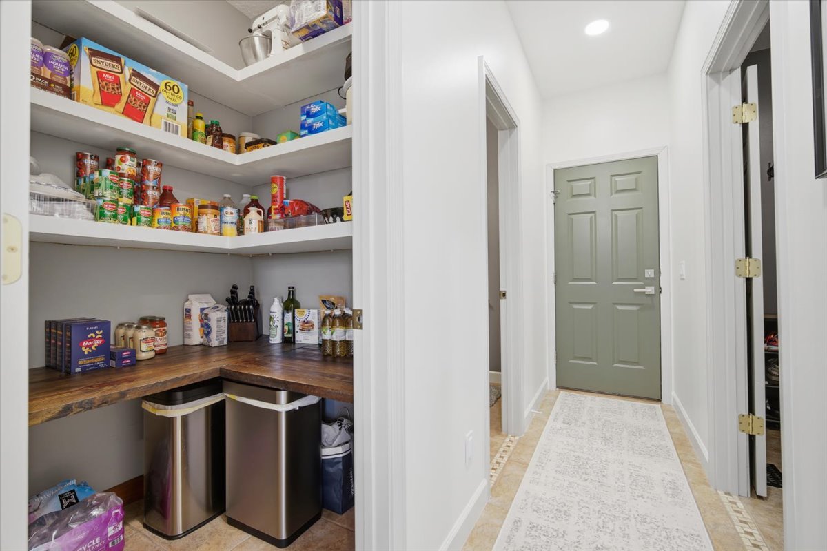 1101 N Pine Street, El Paso, IL 61738