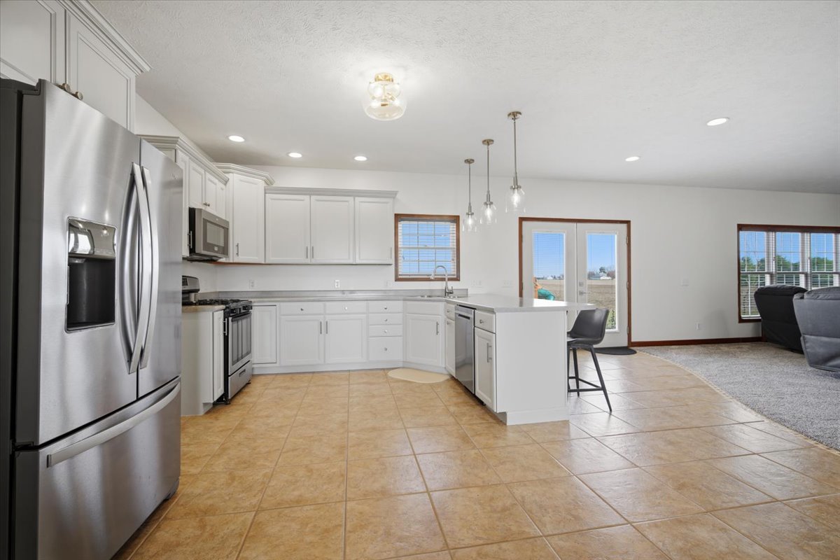 1101 N Pine Street, El Paso, IL 61738