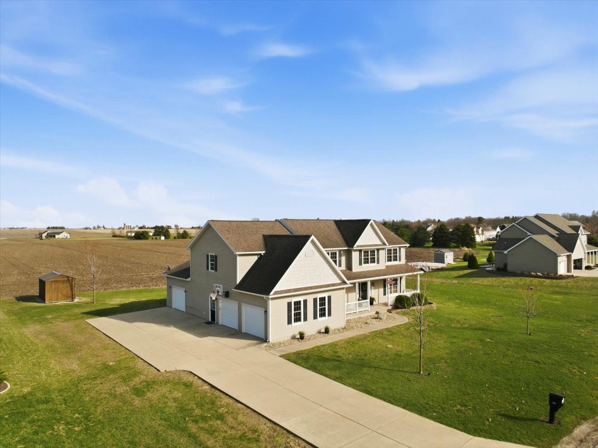 1101 N Pine Street, El Paso, IL 61738