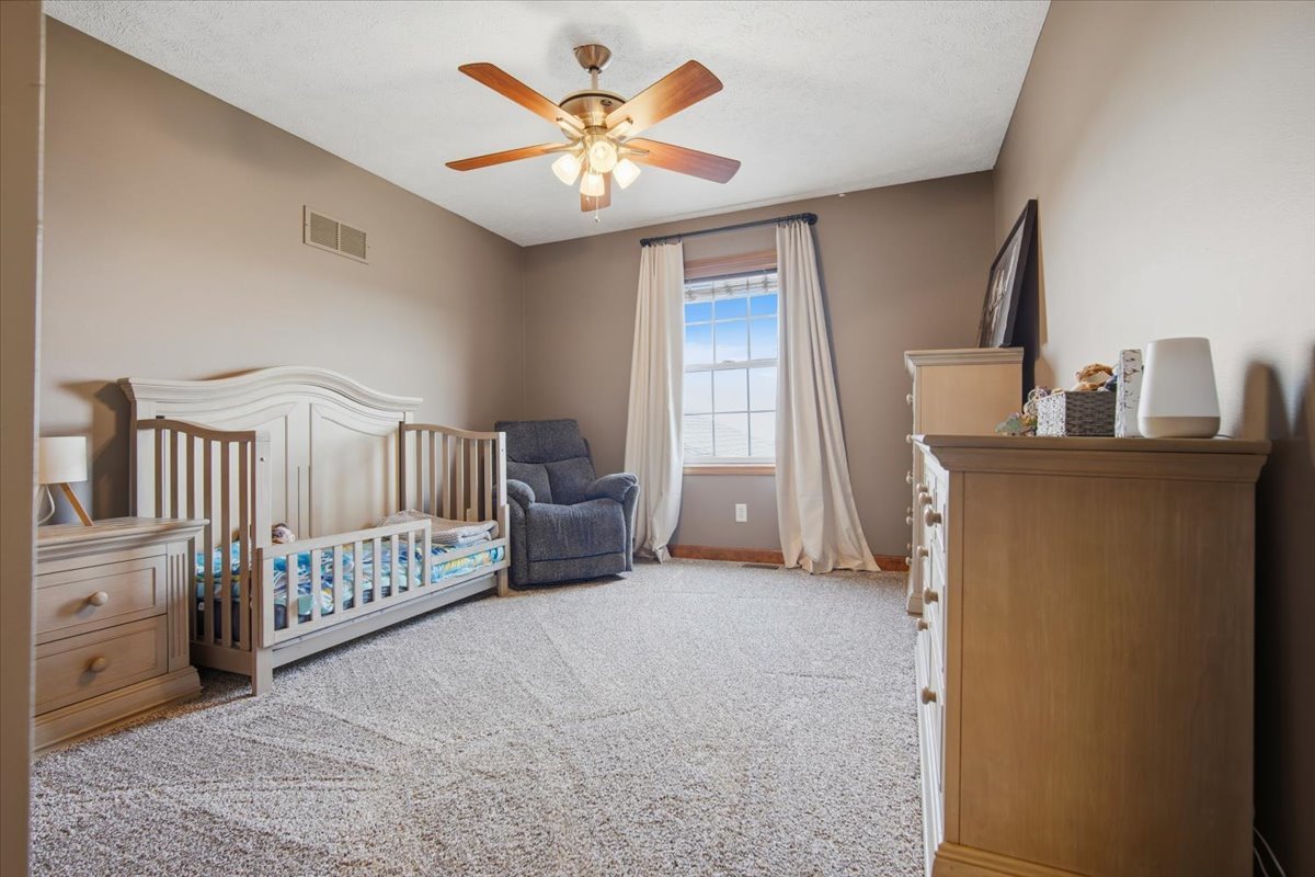 1101 N Pine Street, El Paso, IL 61738