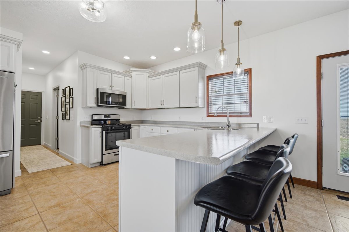 1101 N Pine Street, El Paso, IL 61738