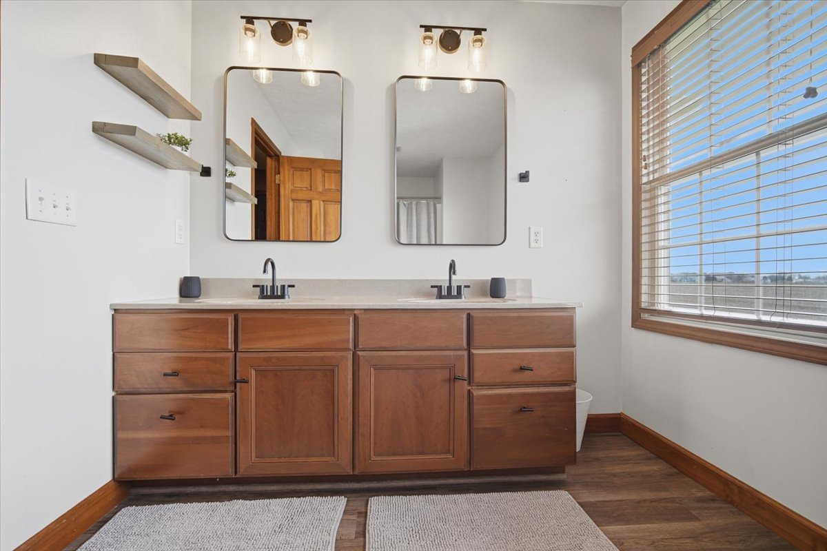 1101 N Pine Street, El Paso, IL 61738